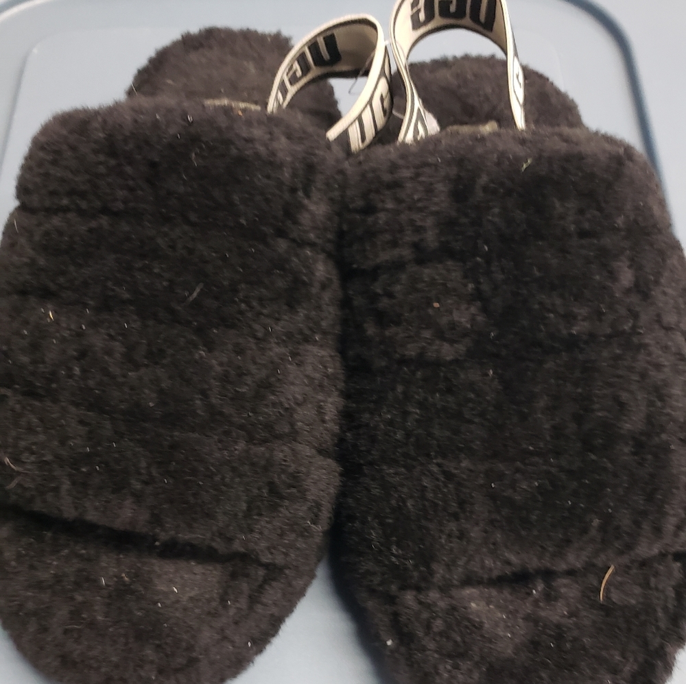 Ugg Slipper - image 3